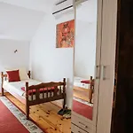 Ikar מוסטר