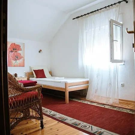 Ikar Apartment *