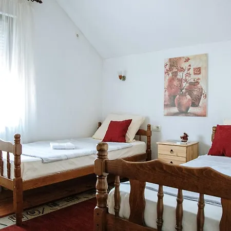 Ikar Apartment *